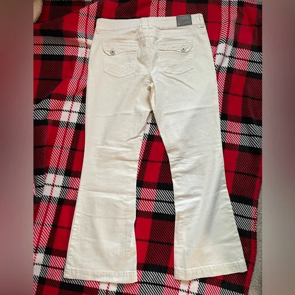 Maurices vintage white flare jeans 2 button - Picture 2 of 9